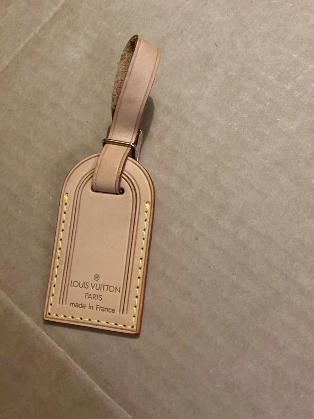 ✅LV PICK 1 AUTHENTIC LV LEATHER TAG +free fashion keychain